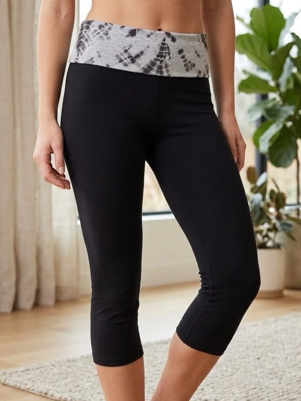 Victoria’s Secret Black Gray Tie-Dye Cropped Yoga Workout Pants / Leggings